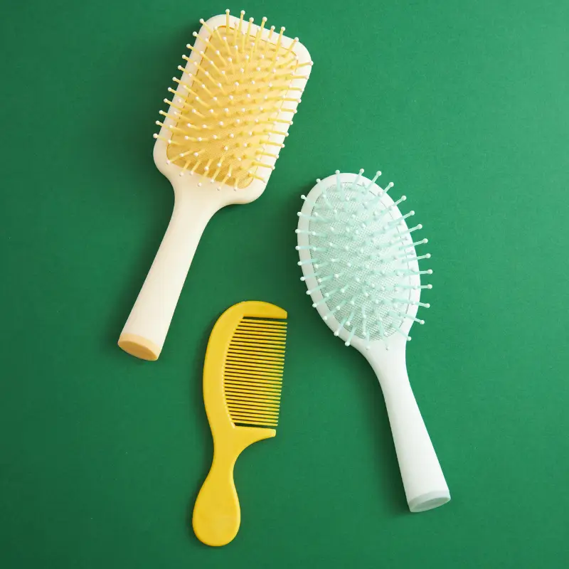 Hairbrush vs Comb