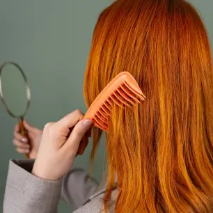 تأثیر شانه زدن ملایم در رشد موها