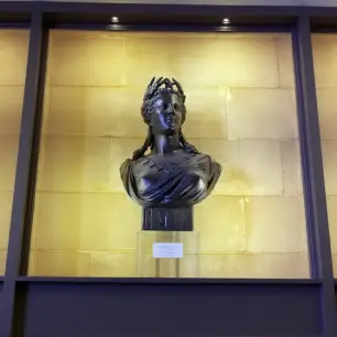 ماریان کیست و معنی آن چیست